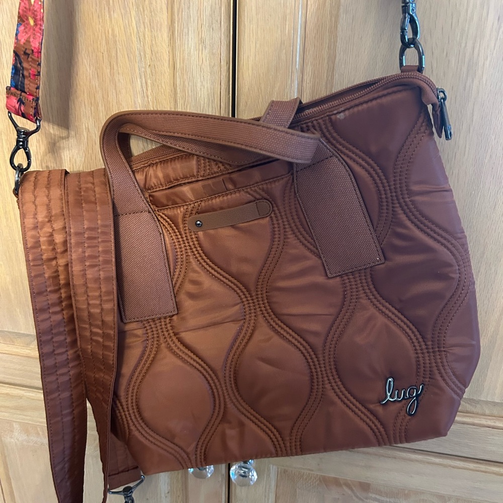 Lug Alto in Copper. Tote/ crossbody bag. Comes with extra strap in whimsy copper